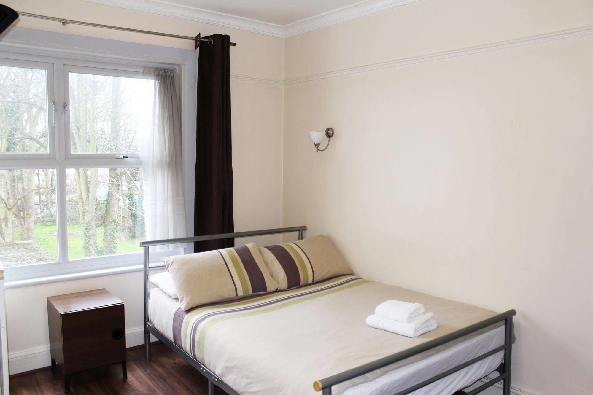 Flexistay Norbury Aparthotel Лондон Екстериор снимка